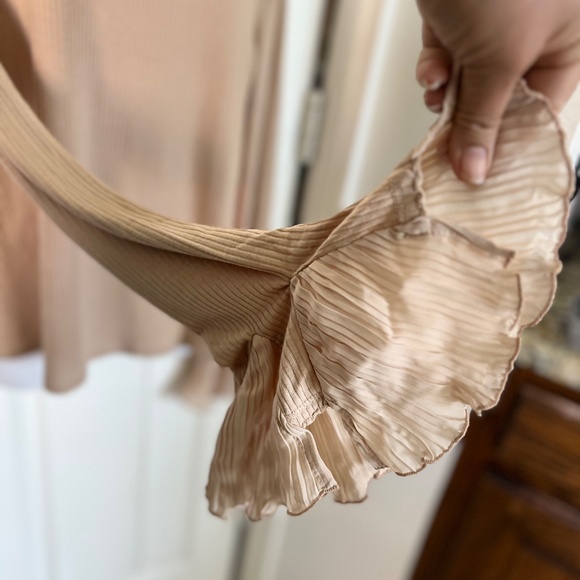 LOVEFOOL Turtleneck Top Pleated Bell Sleeve Blouse - Picture 4 of 9